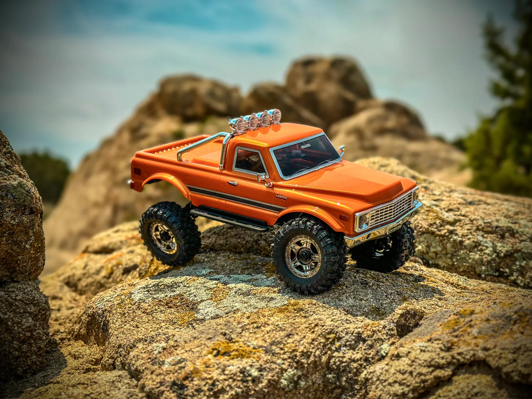 HobbyPlus CR18P EVO V2 Convoy 1:18 4x4 RTR Crawler side view