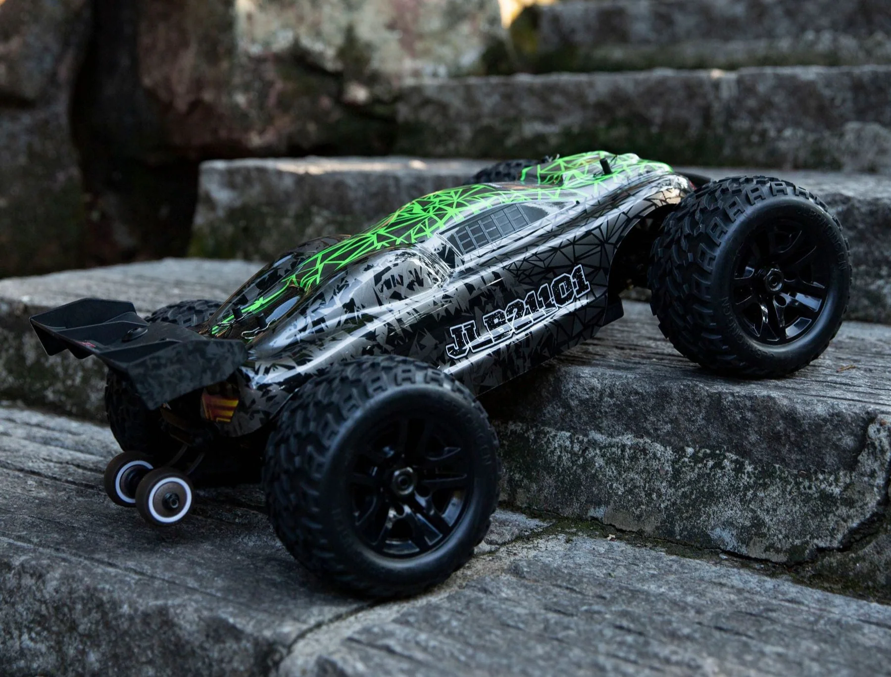 JLB Racing Cheetah 21101 1/10 RTR 4WD Offroad Brushless RC Car 80km/h package view